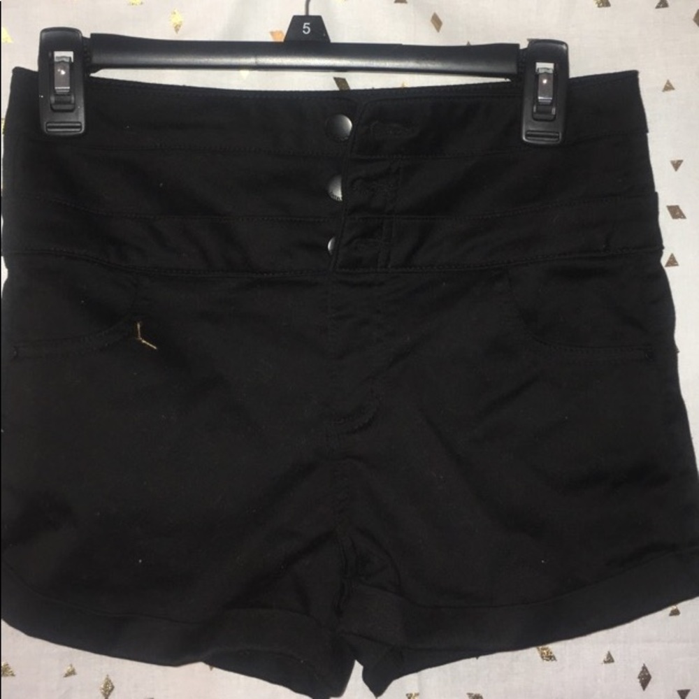 BLACK HIGH WAISTED SHORTS